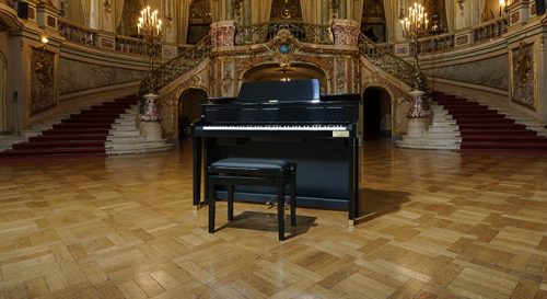 Casio GP-510 in the middle of a baroque classical hall